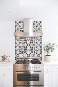wallpaper-or-peel-and-stick-kitchen-backsplash